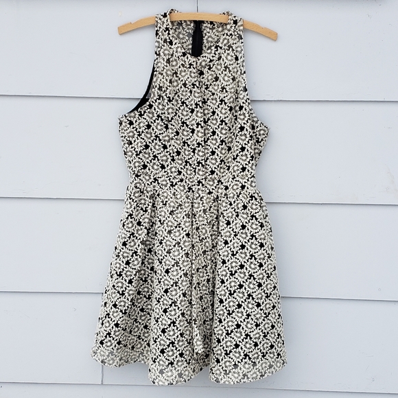 NWT Sam Edelman Embroidered Button Rom Dress - 10 - Picture 3 of 8